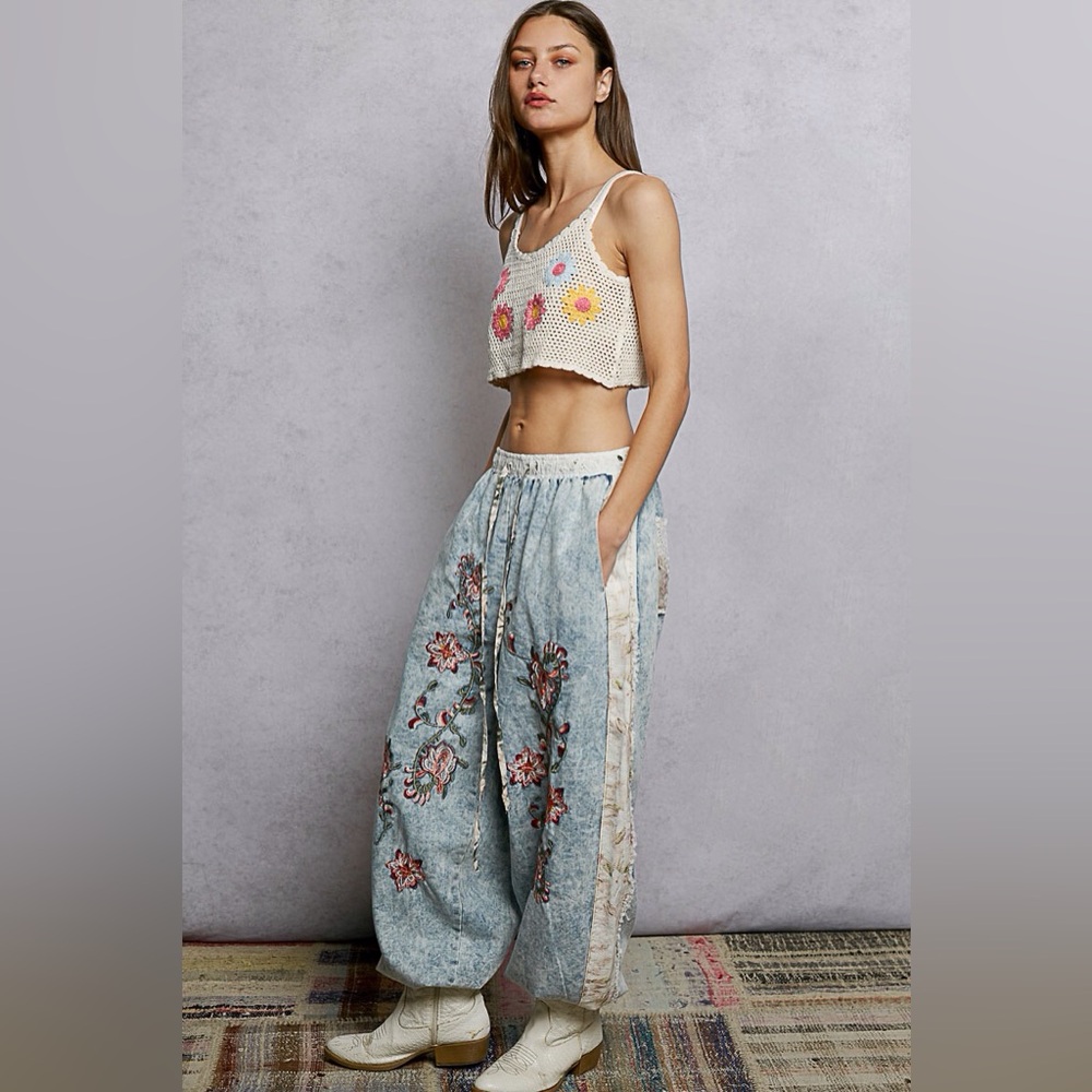 POL NWT Jogger Denim Jeans Floral Embroidered Drawstring Size small